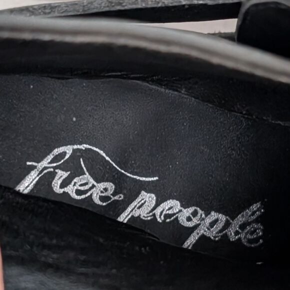 Free People black washed pointed toe double strap ankle bootie size 38.5 - Picture 8 of 10